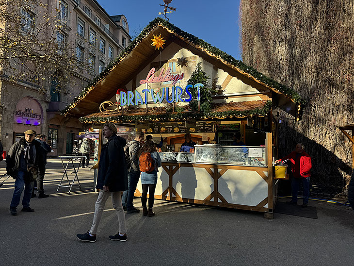 "Liebling Bratwurst" auf dem Christkindlmarkt am Sendlinger Tor (©Foto: Martin Schmitz)